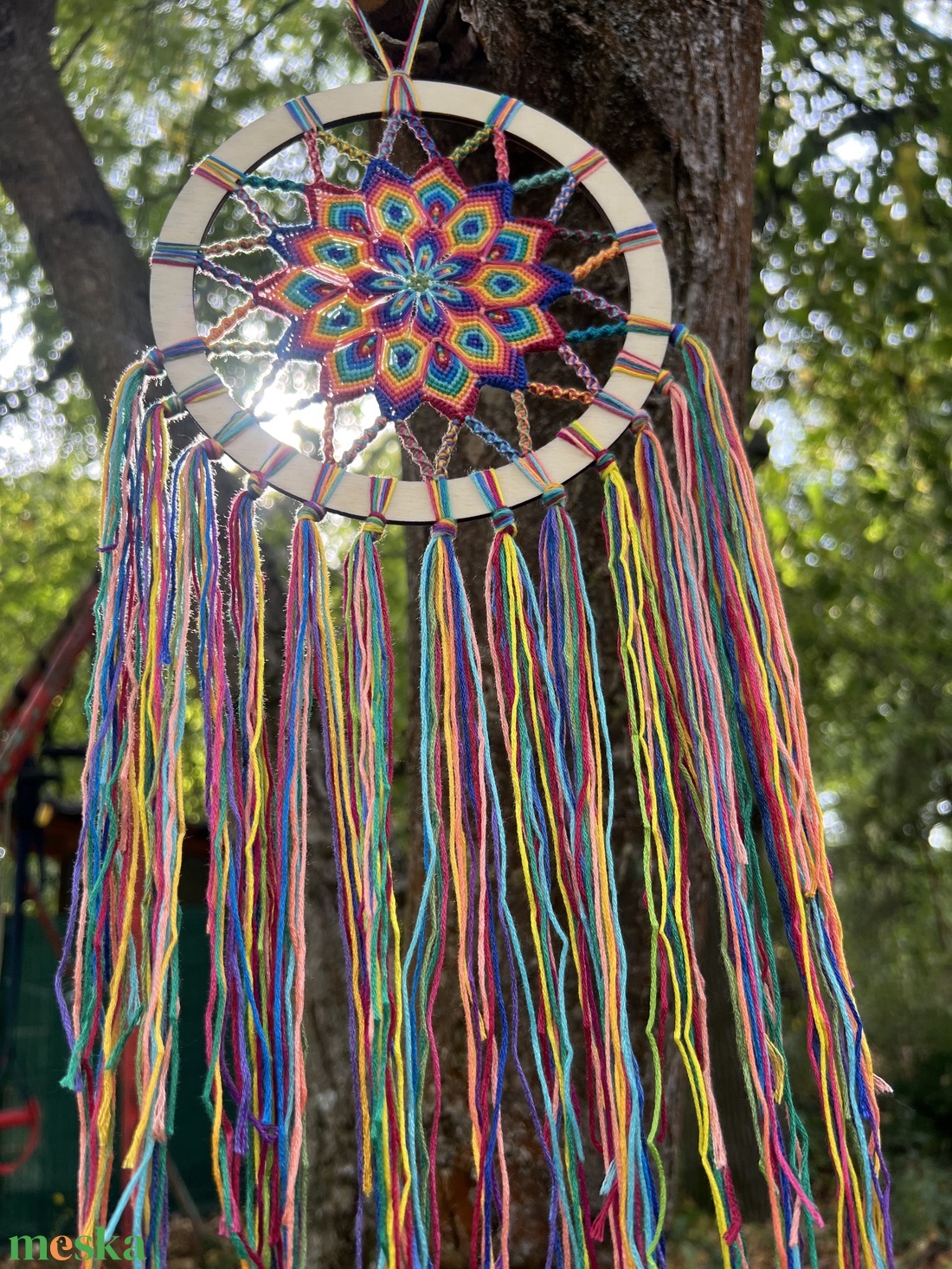 Szivárvány - csomózott álomfogó - otthon & életmód - dekoráció - fali és függő dekoráció - álomfogó - Meska.hu