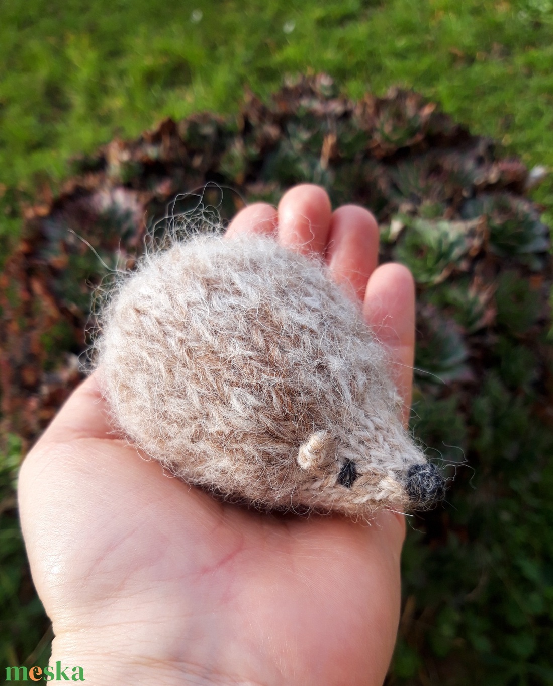 Kötött kézműves süni gyapjúból-bézses tüskés - játék & sport - plüssállat & játékfigura - süni - Meska.hu