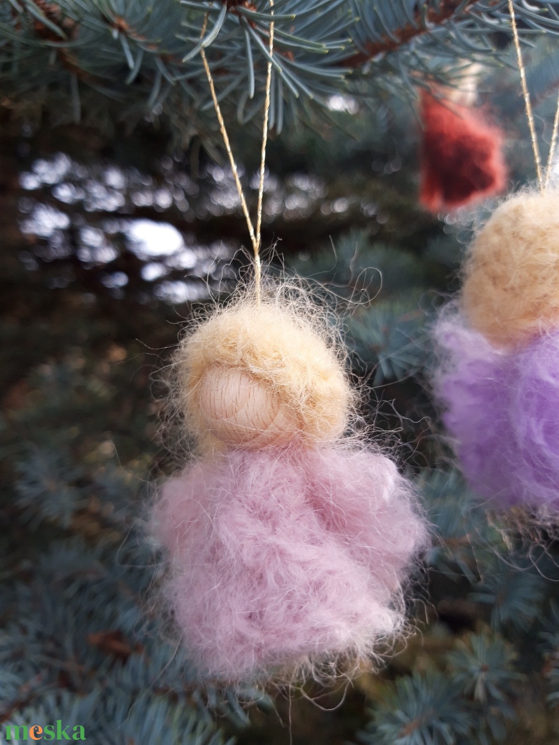 Gyapjú angyalka karácsonyi dísz- lilás árnyalatok - karácsony - karácsonyi lakásdekoráció - karácsonyfadíszek - Meska.hu