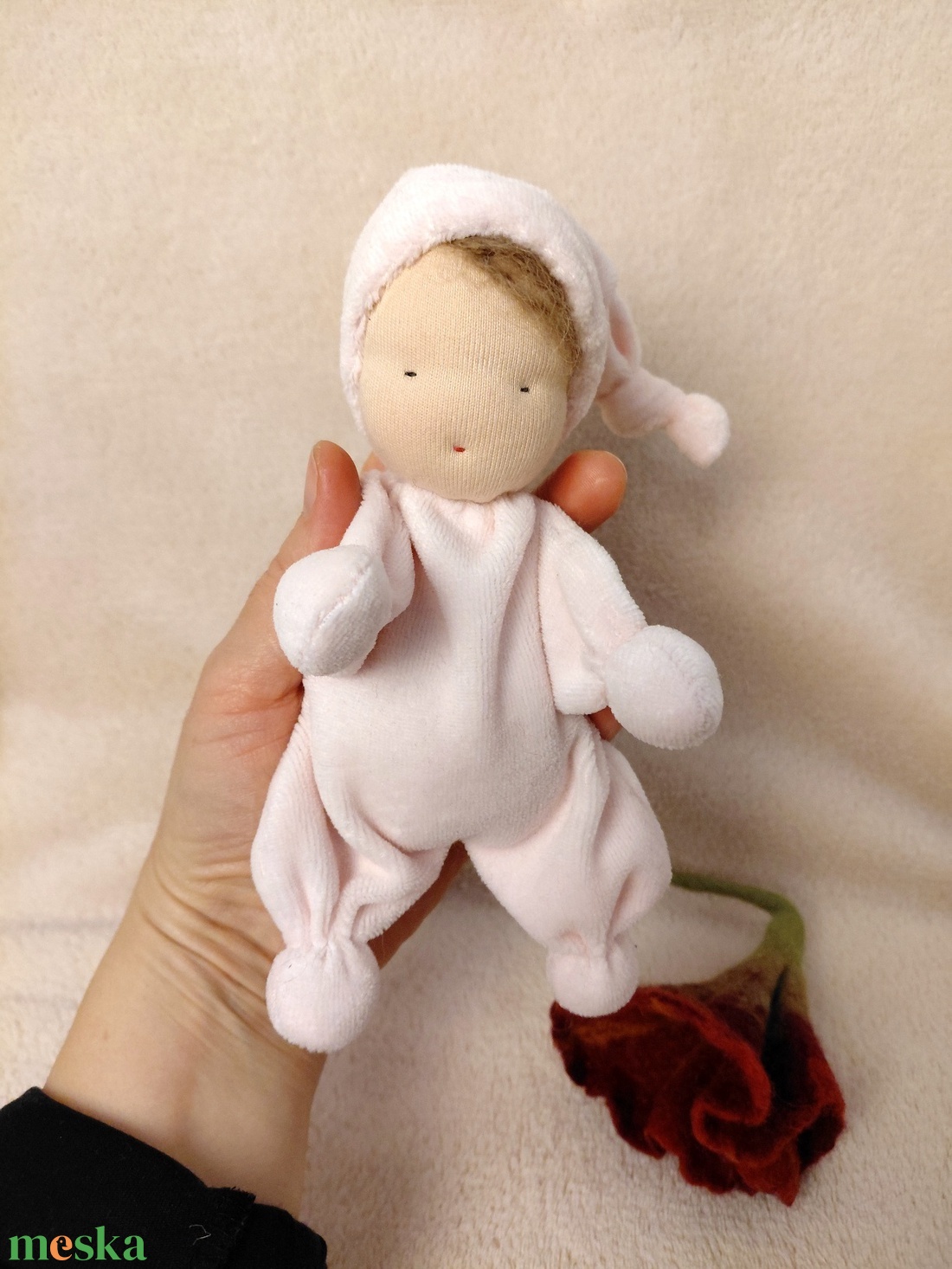 Gyapjúval tömött plüss szundi baba  - játék & sport - készségfejlesztő és logikai játék - montessori szivárvány, waldorf játékok - Meska.hu