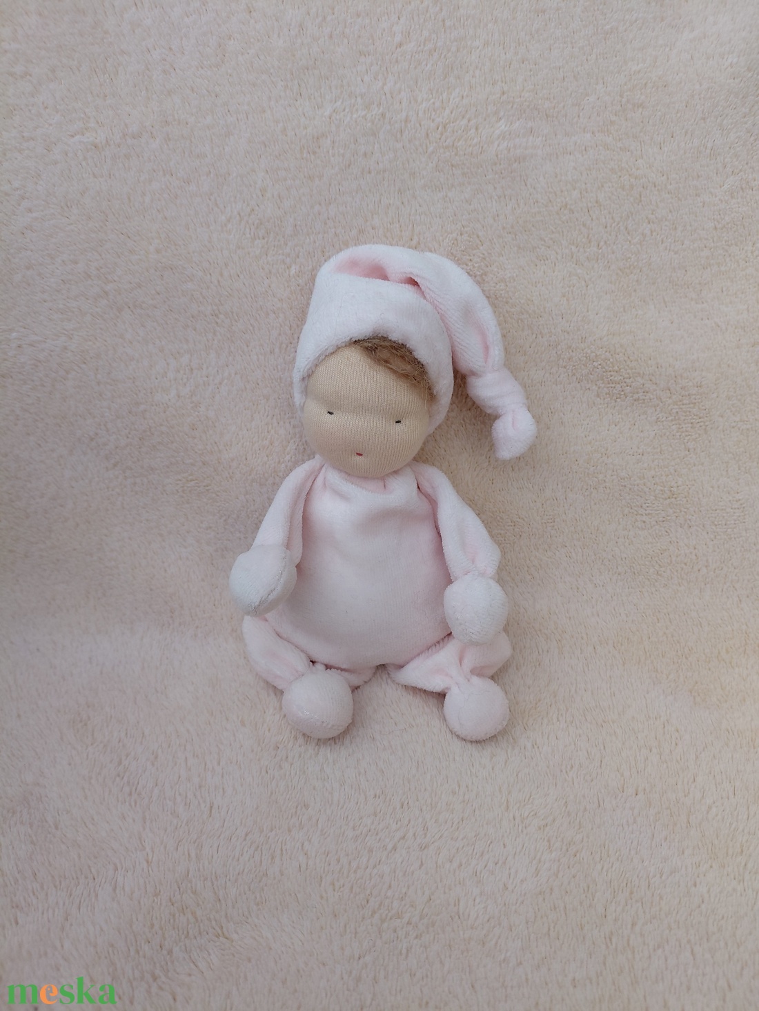 Gyapjúval tömött plüss szundi baba  - játék & sport - készségfejlesztő és logikai játék - montessori szivárvány, waldorf játékok - Meska.hu