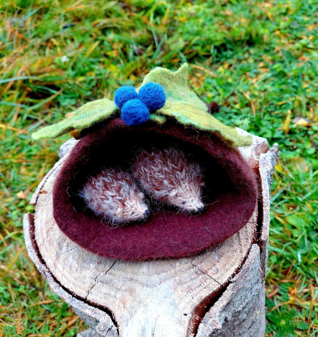 Kötött kézműves süni gyapjúból-sötétebb tüskés - játék & sport - plüssállat & játékfigura - süni - Meska.hu