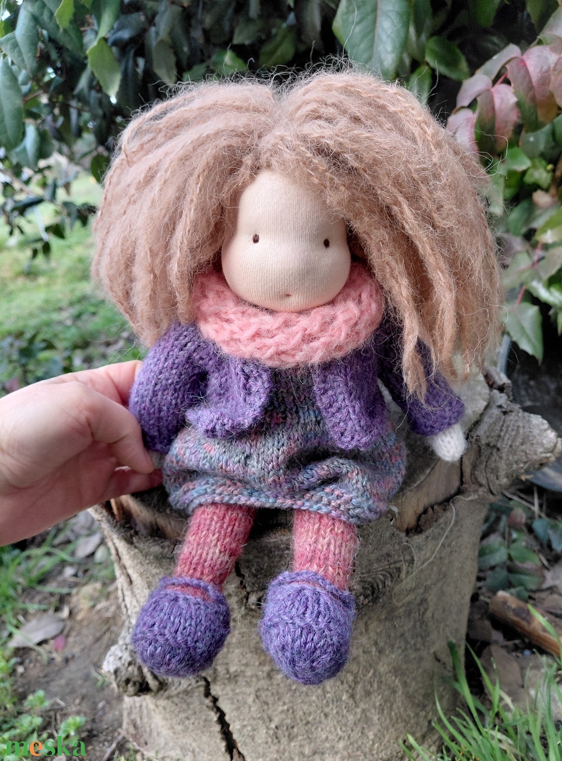 Kötött testű waldorf jellegű gyapjú baba - 32 cm magas - játék & sport - baba & babaház - öltöztethető baba - Meska.hu