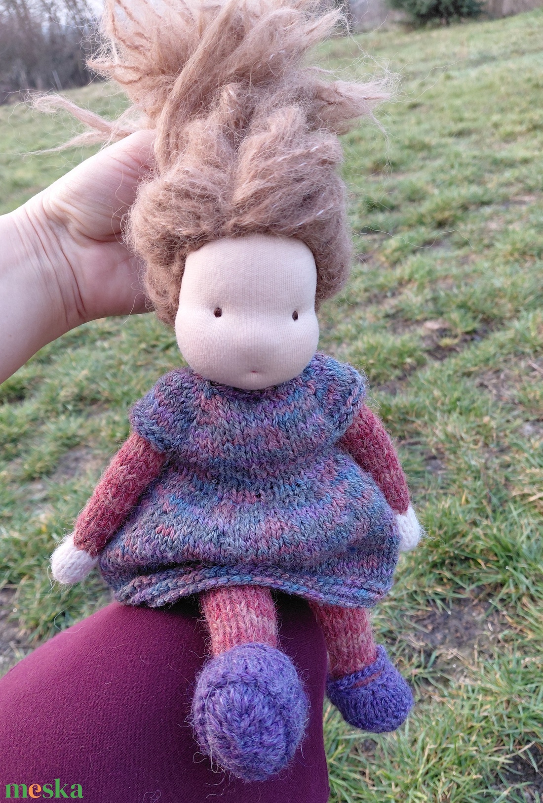 Kötött testű waldorf jellegű gyapjú baba - 32 cm magas - játék & sport - baba & babaház - öltöztethető baba - Meska.hu