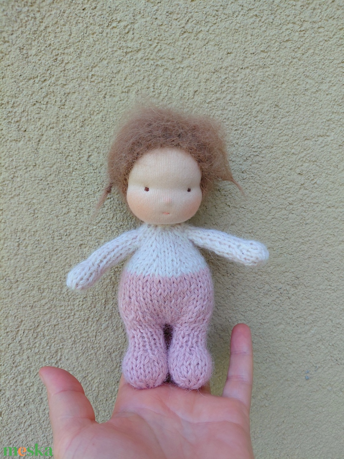 Kötött testű Waldorf gyapjú manólány baba - 16 cm magas - játék & sport - baba & babaház - öltöztethető baba - Meska.hu