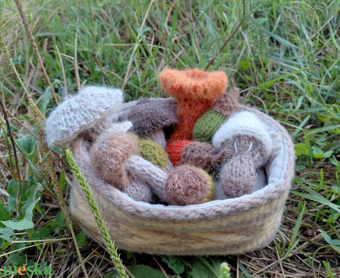 Kötött gyapjú gomba évszakasztalra - őzláb - baba - mama - baba játékok - waldorf játékok - Meska.hu