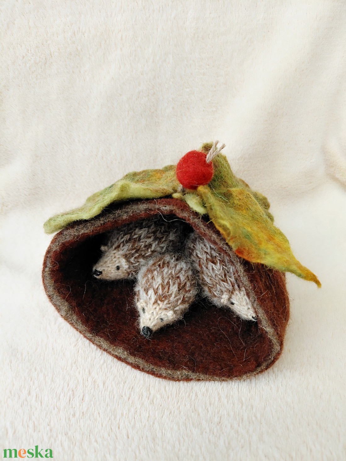 Kötött gyapjú süni - 9 cm - baba - mama - baba játékok - waldorf játékok - Meska.hu