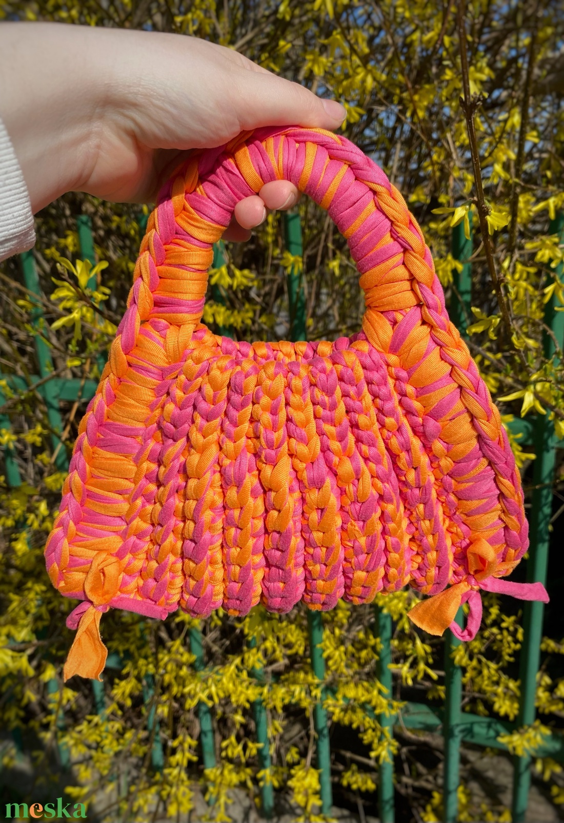 Horgolt mini kézitáska � korall színű, kézműves női táska - táska & tok - kézitáska & válltáska - kézitáska - Meska.hu