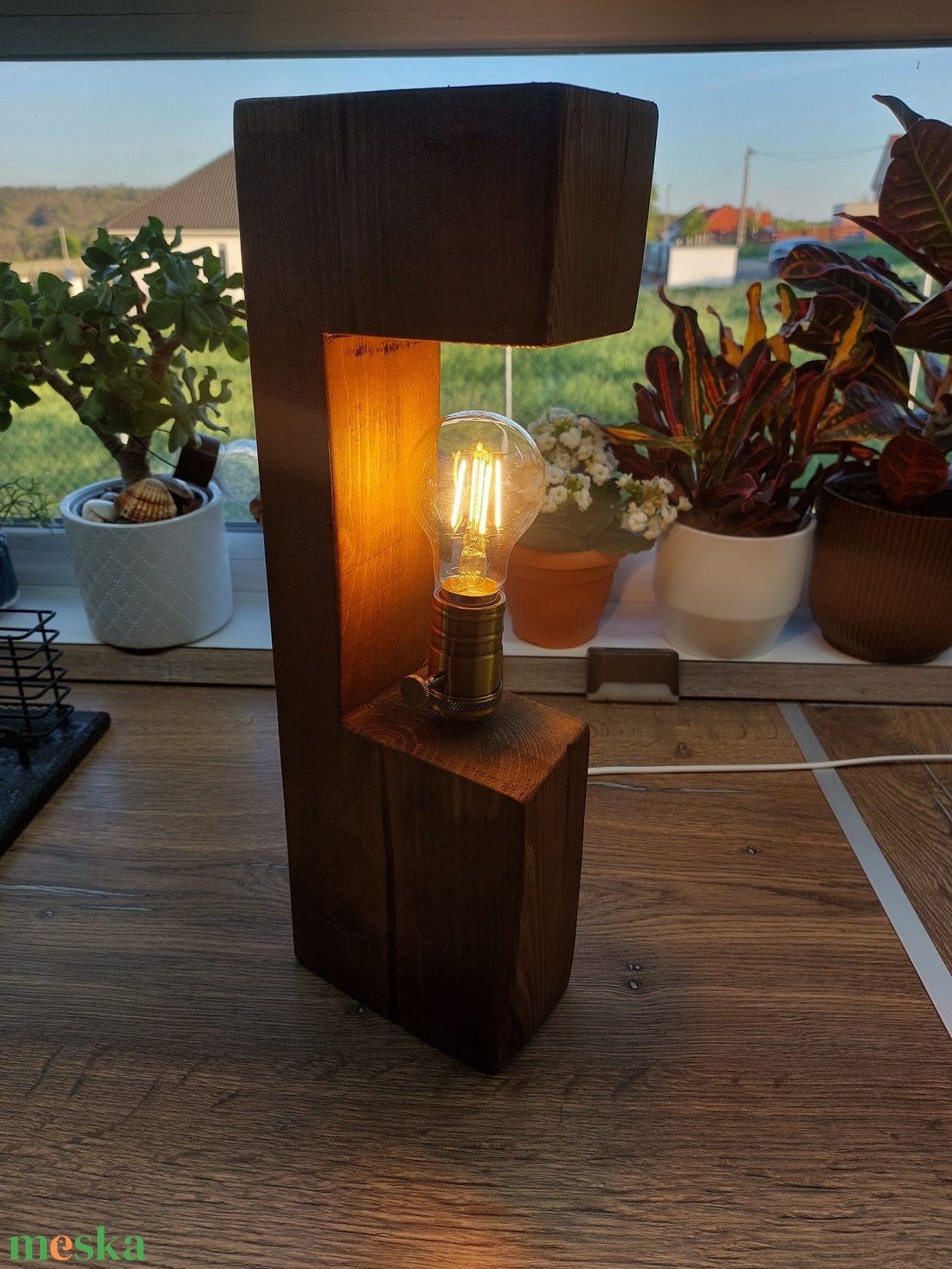Egyedi kézzel csiszolt fa vintage stílusú asztali vagy kis álló retró fenyő lámpa - otthon & életmód - lámpa - asztali lámpa - Meska.hu