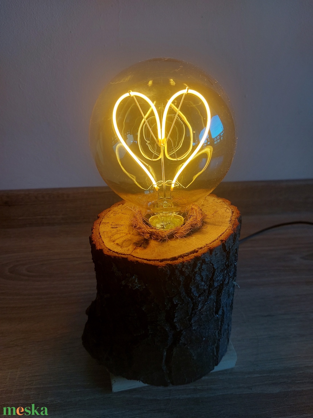 Fa rönk lámpa szív alakú led izzóval - otthon & életmód - lámpa - asztali lámpa - Meska.hu Fa rönk lámpa szív alakú led izzóval - otthon & életmód - lámpa - asztali lámpa - Meska.hu
