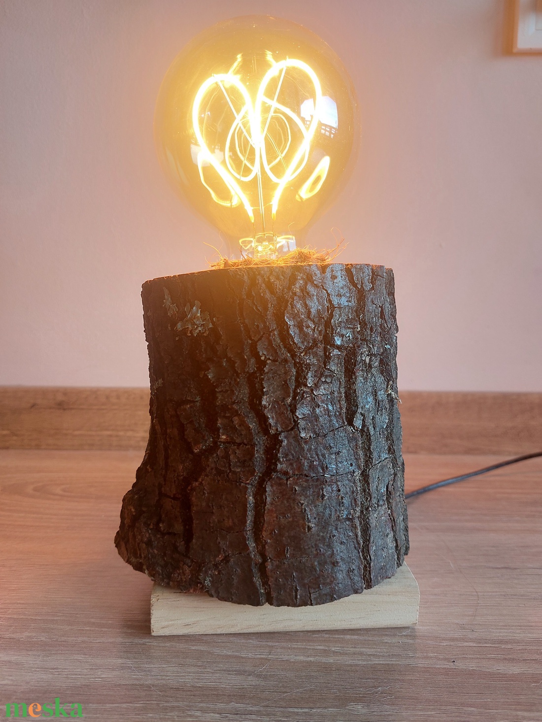 Fa rönk lámpa szív alakú led izzóval - otthon & életmód - lámpa - asztali lámpa - Meska.hu Fa rönk lámpa szív alakú led izzóval - otthon & életmód - lámpa - asztali lámpa - Meska.hu