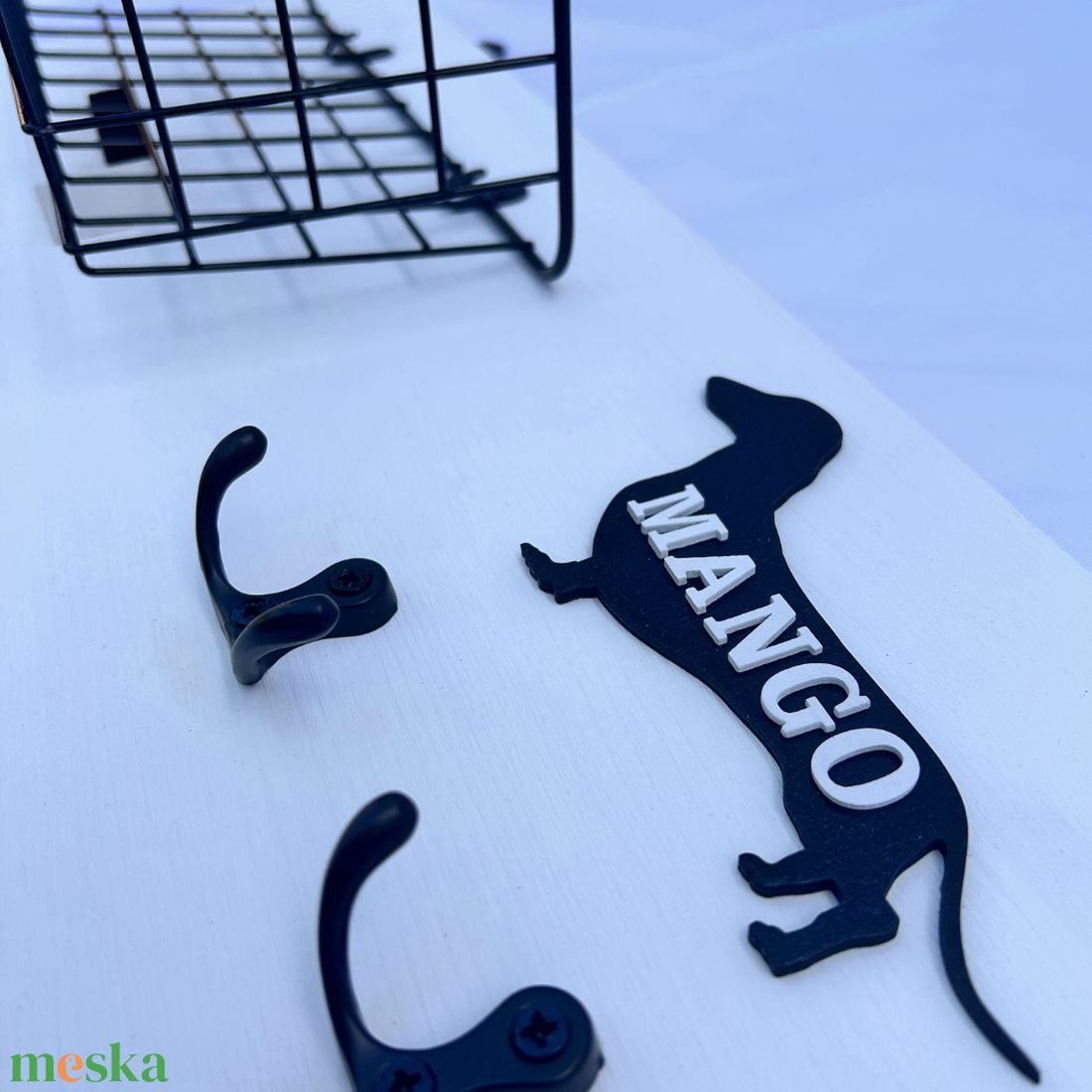 Tacskó mintás fali konzol játéktároló kosárral és póráz akasztóval (névvel kérhető) - otthon & életmód - kisállatoknak - kutyáknak - jutalomfalat tartó - Meska.hu