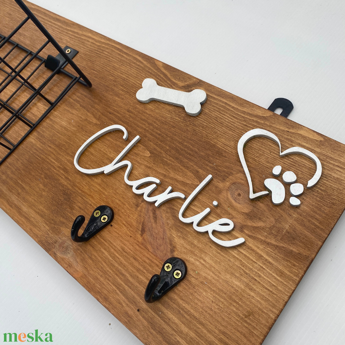 Kutyás fali konzol játéktároló kosárral és pórázakasztóval (névvel kérhető) - otthon & életmód - kisállatoknak - kutyáknak - jutalomfalat tartó - Meska.hu