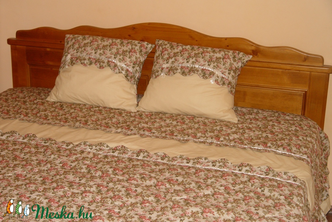 Angol rózsás romantikus ágytakaró fodorral -  - Meska.hu