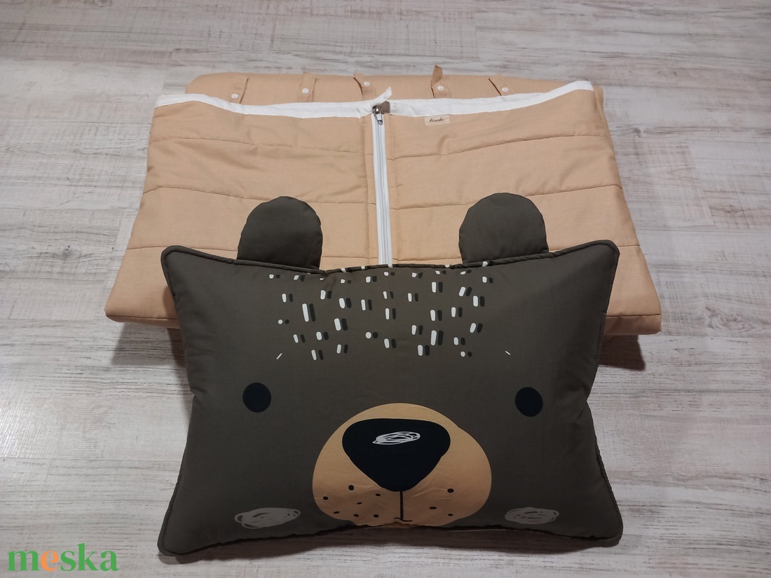Gyermek hálózsák barna maci mintájú párnával 180x70 cm - otthon & életmód - babaszoba, gyerekszoba - falvédő gyerekszobába - Meska.hu