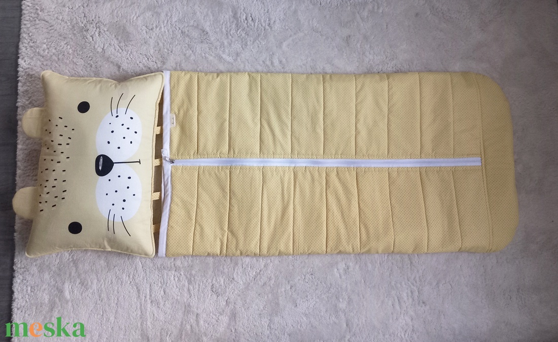Gyermek hálózsák cica mintájú párnával 140x58 cm - otthon & életmód - babaszoba, gyerekszoba - Meska.hu