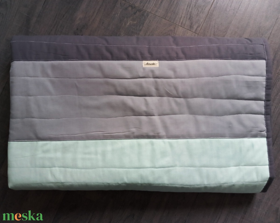 Patchwork ágytakaró szürke-menta színösszeállításban 130x180 cm - játék & sport - 3 éves kor alattiaknak - játszószőnyeg - Meska.hu Patchwork ágytakaró szürke-menta színösszeállításban 130x180 cm - játék & sport - 3 éves kor alattiaknak - játszószőnyeg - Meska.hu
