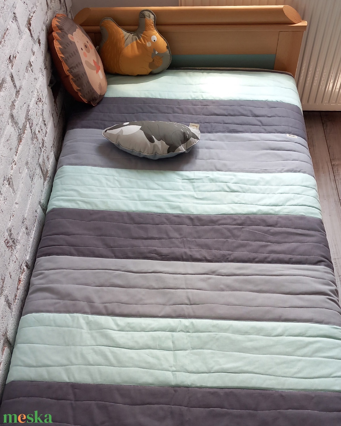 Patchwork ágytakaró szürke-menta színösszeállításban 130x180 cm - játék & sport - 3 éves kor alattiaknak - játszószőnyeg - Meska.hu Patchwork ágytakaró szürke-menta színösszeállításban 130x180 cm - játék & sport - 3 éves kor alattiaknak - játszószőnyeg - Meska.hu