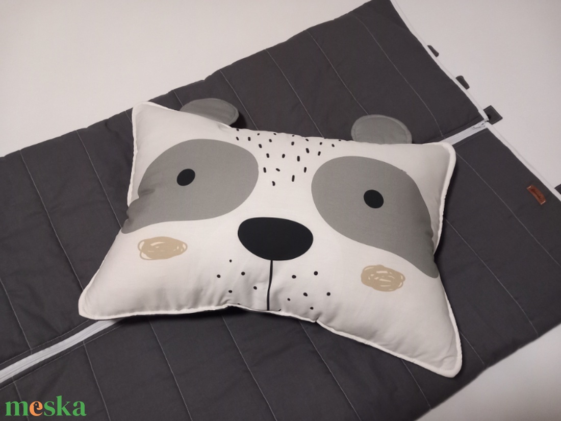 Gyermek hálózsák panda mintájú párnával 140x58 cm - otthon & életmód - babaszoba, gyerekszoba - falvédő gyerekszobába - Meska.hu Gyermek hálózsák panda mintájú párnával 140x58 cm - otthon & életmód - babaszoba, gyerekszoba - falvédő gyerekszobába - Meska.hu