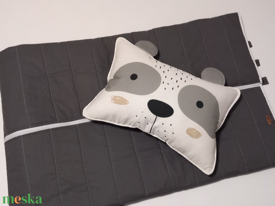 Gyermek hálózsák panda mintájú párnával 140x58 cm - otthon & életmód - babaszoba, gyerekszoba - falvédő gyerekszobába - Meska.hu Gyermek hálózsák panda mintájú párnával 140x58 cm - otthon & életmód - babaszoba, gyerekszoba - falvédő gyerekszobába - Meska.hu