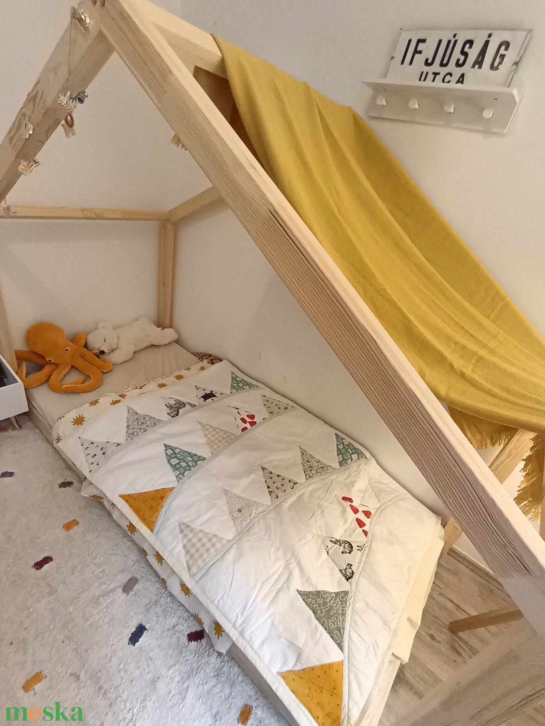 Zászlós EMLÉK-takaró babruhákból - otthon & életmód - lakástextil - ágytakaró - Meska.hu Zászlós EMLÉK-takaró babruhákból - otthon & életmód - lakástextil - ágytakaró - Meska.hu