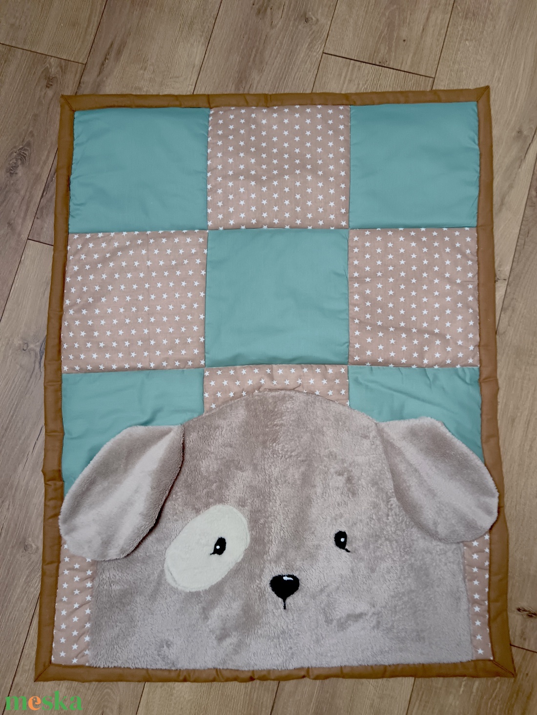 Baba méretű patchwork takaró kutyussal - otthon & életmód - babaszoba, gyerekszoba - babatakaró, gyerek pléd - Meska.hu Baba méretű patchwork takaró kutyussal - otthon & életmód - babaszoba, gyerekszoba - babatakaró, gyerek pléd - Meska.hu