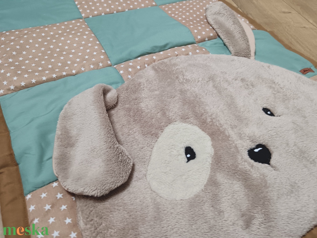 Baba méretű patchwork takaró kutyussal - otthon & életmód - babaszoba, gyerekszoba - babatakaró, gyerek pléd - Meska.hu Baba méretű patchwork takaró kutyussal - otthon & életmód - babaszoba, gyerekszoba - babatakaró, gyerek pléd - Meska.hu
