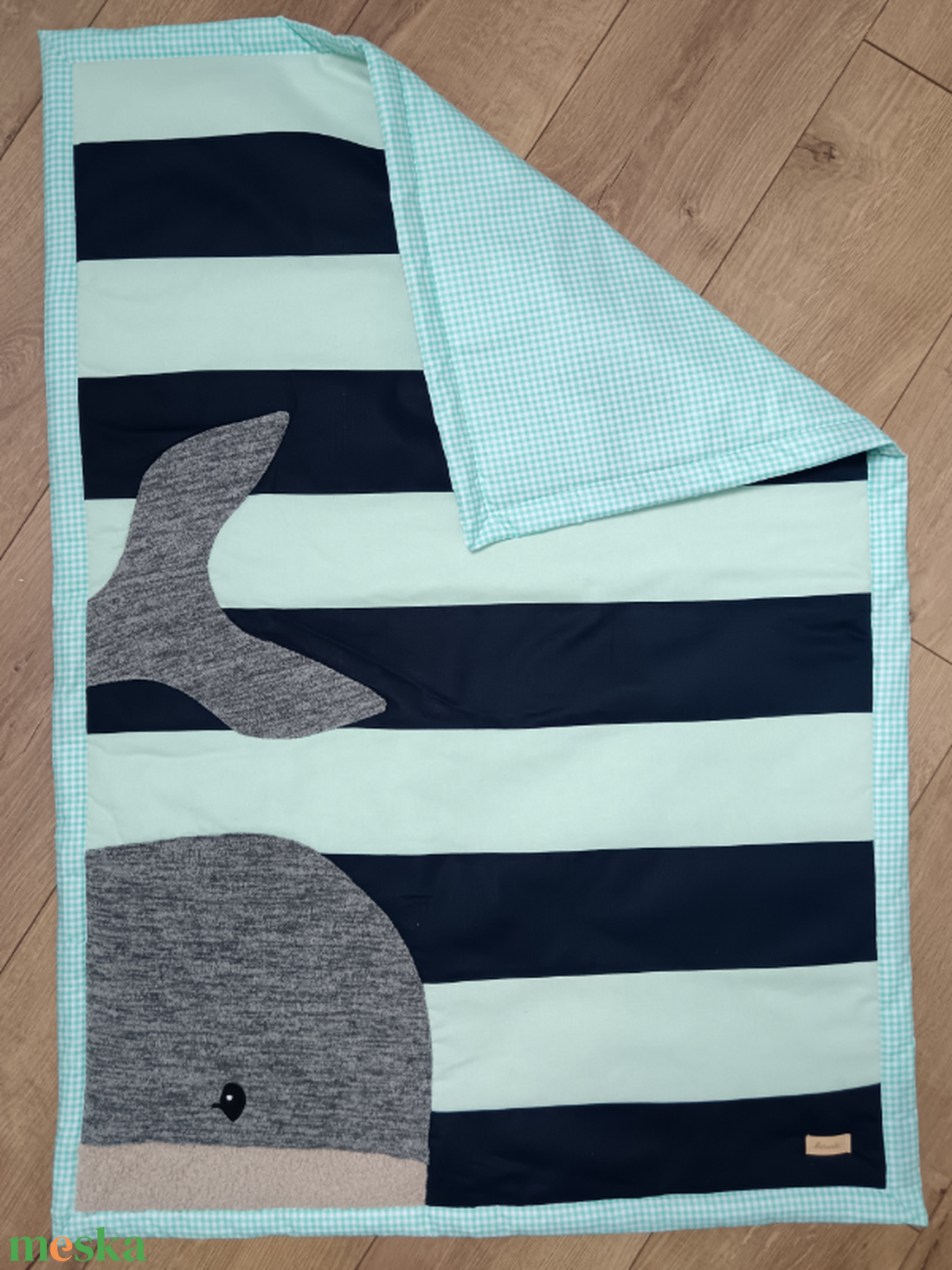 Baba méretű patchwork takaró bálnával - otthon & életmód - babaszoba, gyerekszoba - babatakaró, gyerek pléd - Meska.hu Baba méretű patchwork takaró bálnával - otthon & életmód - babaszoba, gyerekszoba - babatakaró, gyerek pléd - Meska.hu