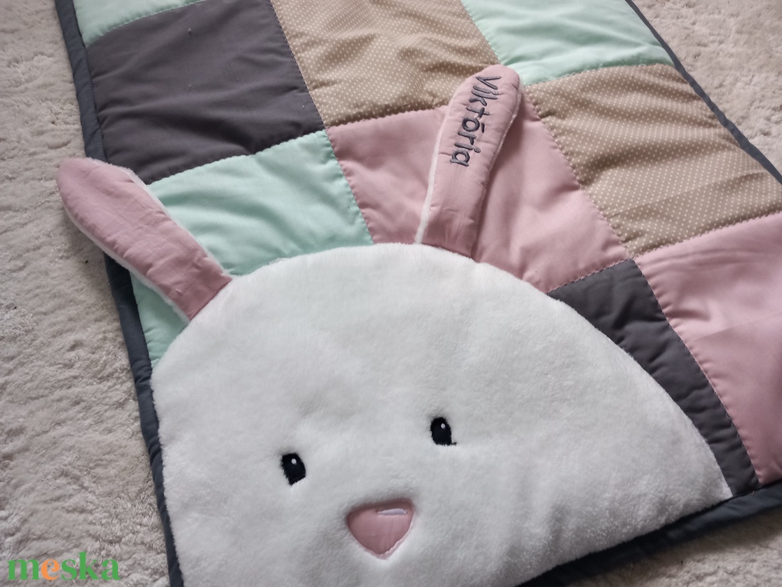 Baba méretű patchwork választható állattal, névvel, születési dátummal hímezve- EGYEDI RENDELÉS ALAPJÁN - otthon & életmód - babaszoba, gyerekszoba - babatakaró, gyerek pléd - Meska.hu Baba méretű patchwork választható állattal, névvel, születési dátummal hímezve- EGYEDI RENDELÉS ALAPJÁN - otthon & életmód - babaszoba, gyerekszoba - babatakaró, gyerek pléd - Meska.hu