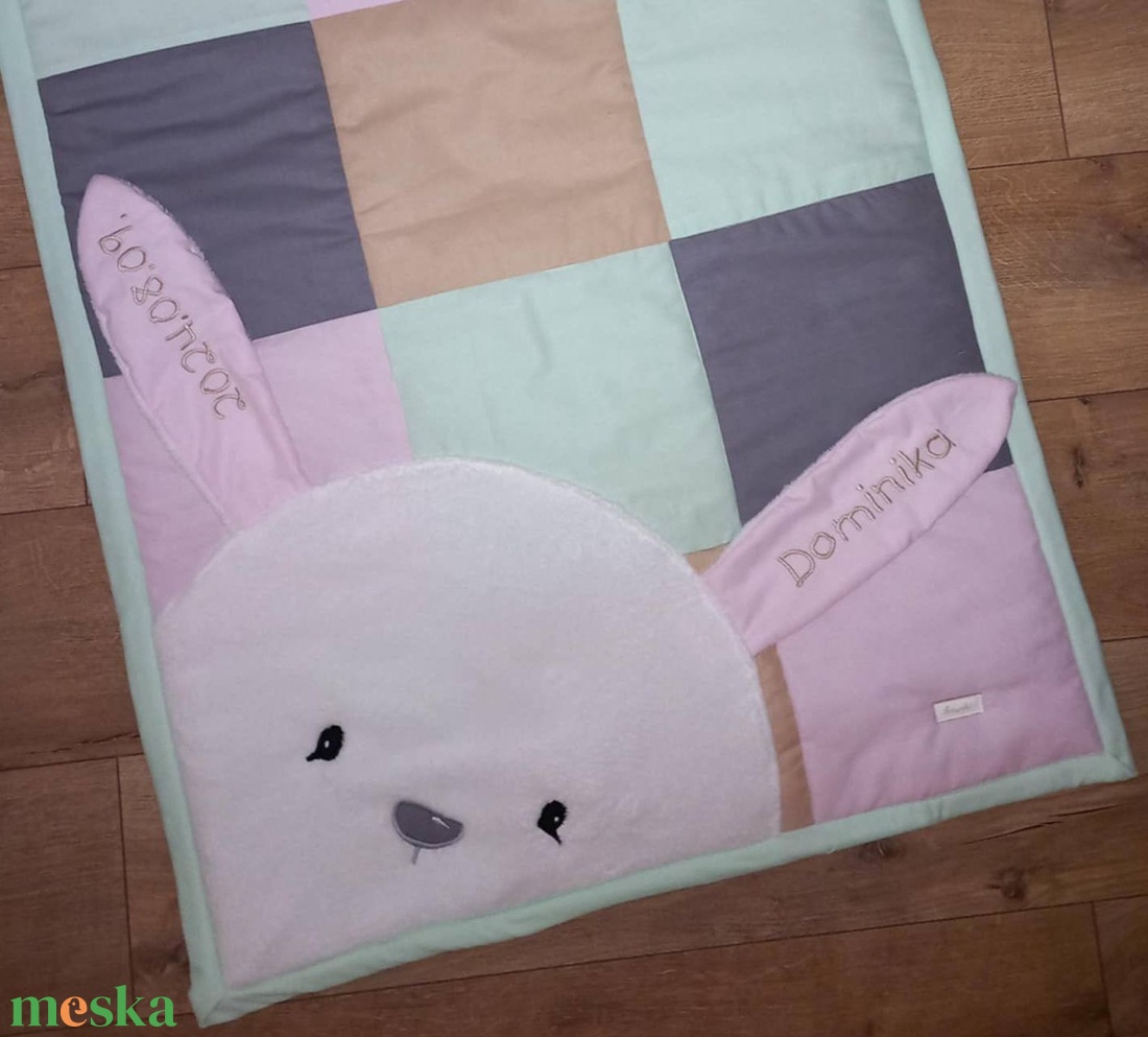 Baba méretű patchwork választható állattal, névvel, születési dátummal hímezve- EGYEDI RENDELÉS ALAPJÁN - otthon & életmód - babaszoba, gyerekszoba - babatakaró, gyerek pléd - Meska.hu Baba méretű patchwork választható állattal, névvel, születési dátummal hímezve- EGYEDI RENDELÉS ALAPJÁN - otthon & életmód - babaszoba, gyerekszoba - babatakaró, gyerek pléd - Meska.hu
