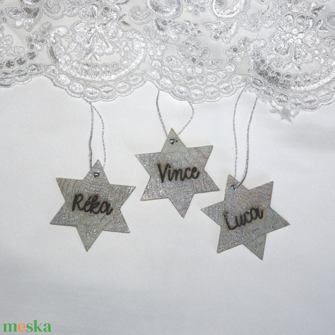 Saját névvel ellátott csillogó csillagok - karácsony - karácsonyi lakásdekoráció - karácsonyfadíszek - Meska.hu