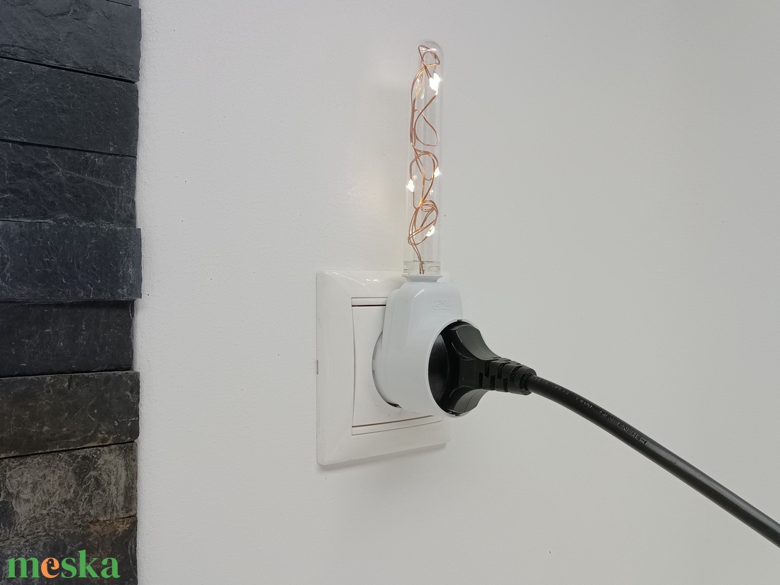 Gubanc -- Irányfény, éjjelifény csatlakozóaljzattal, melegfehér színben, párban, öt év garanciával - otthon & életmód - lámpa - hangulatlámpa - Meska.hu