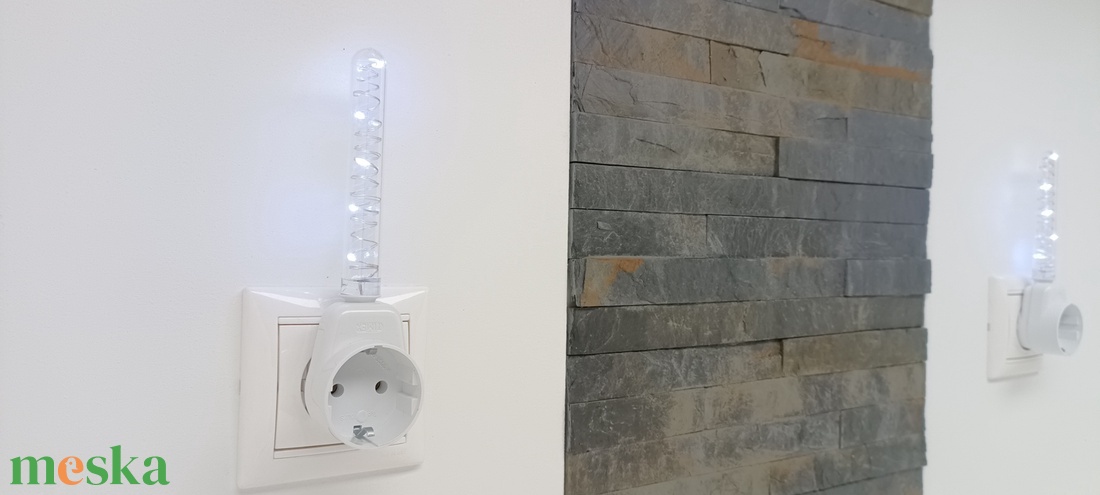 Spirál -- Irányfény, éjjelifény csatlakozóaljzattal, hidegfehér színben, párban, öt év garanciával - otthon & életmód - lámpa - hangulatlámpa - Meska.hu