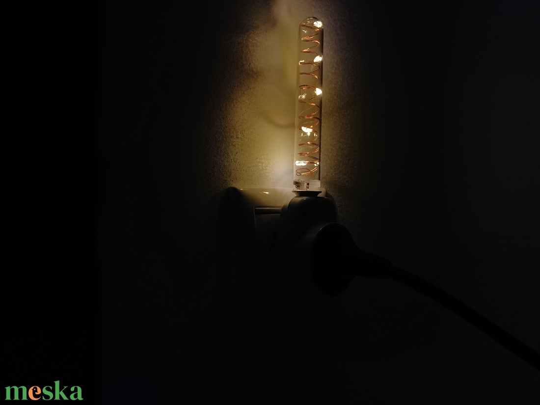 Spirál -- Irányfény, éjjelifény csatlakozóaljzattal, melegfehér színben, párban, öt év garanciával - otthon & életmód - lámpa - hangulatlámpa - Meska.hu