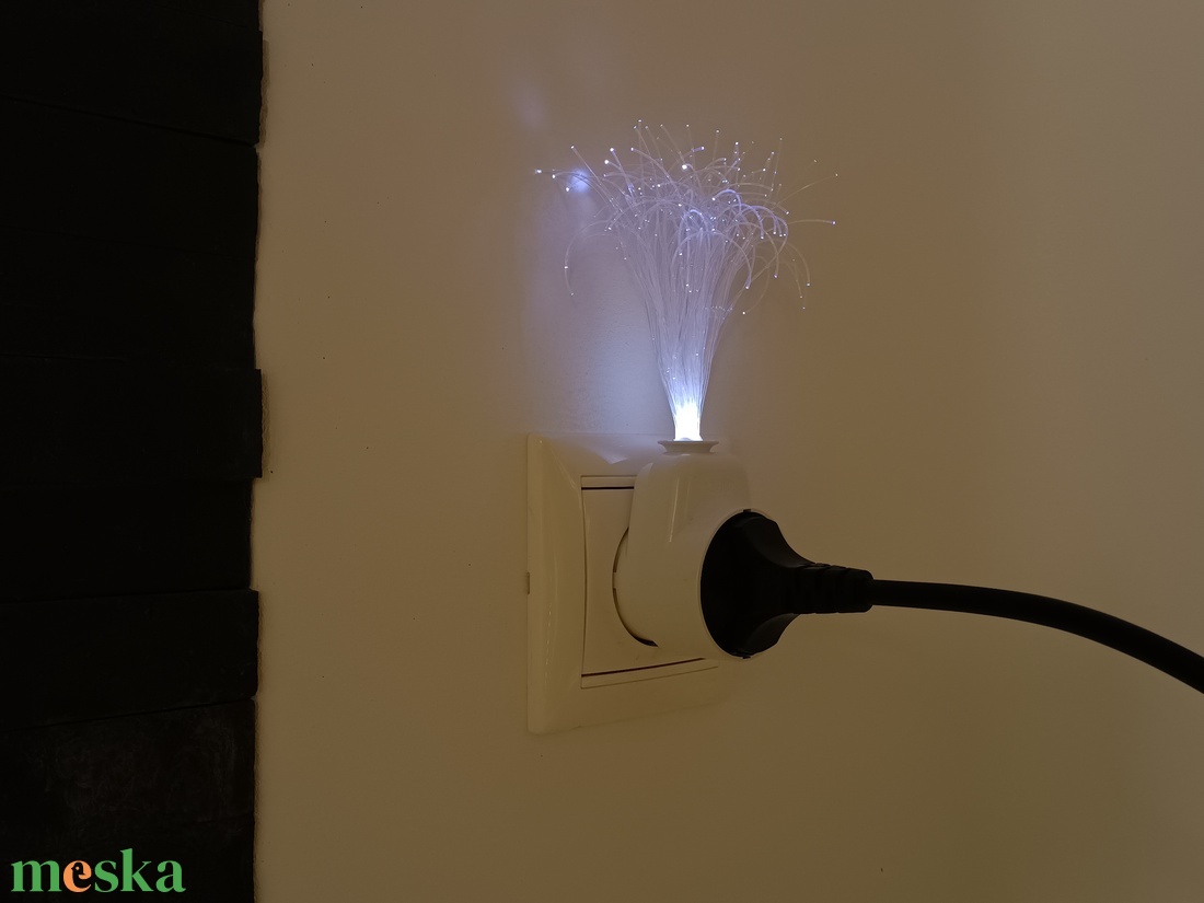 Kócos -- Irányfény, éjjelifény csatlakozóaljzattal, hidegfehér színben, párban, öt év garanciával - otthon & életmód - lámpa - hangulatlámpa - Meska.hu