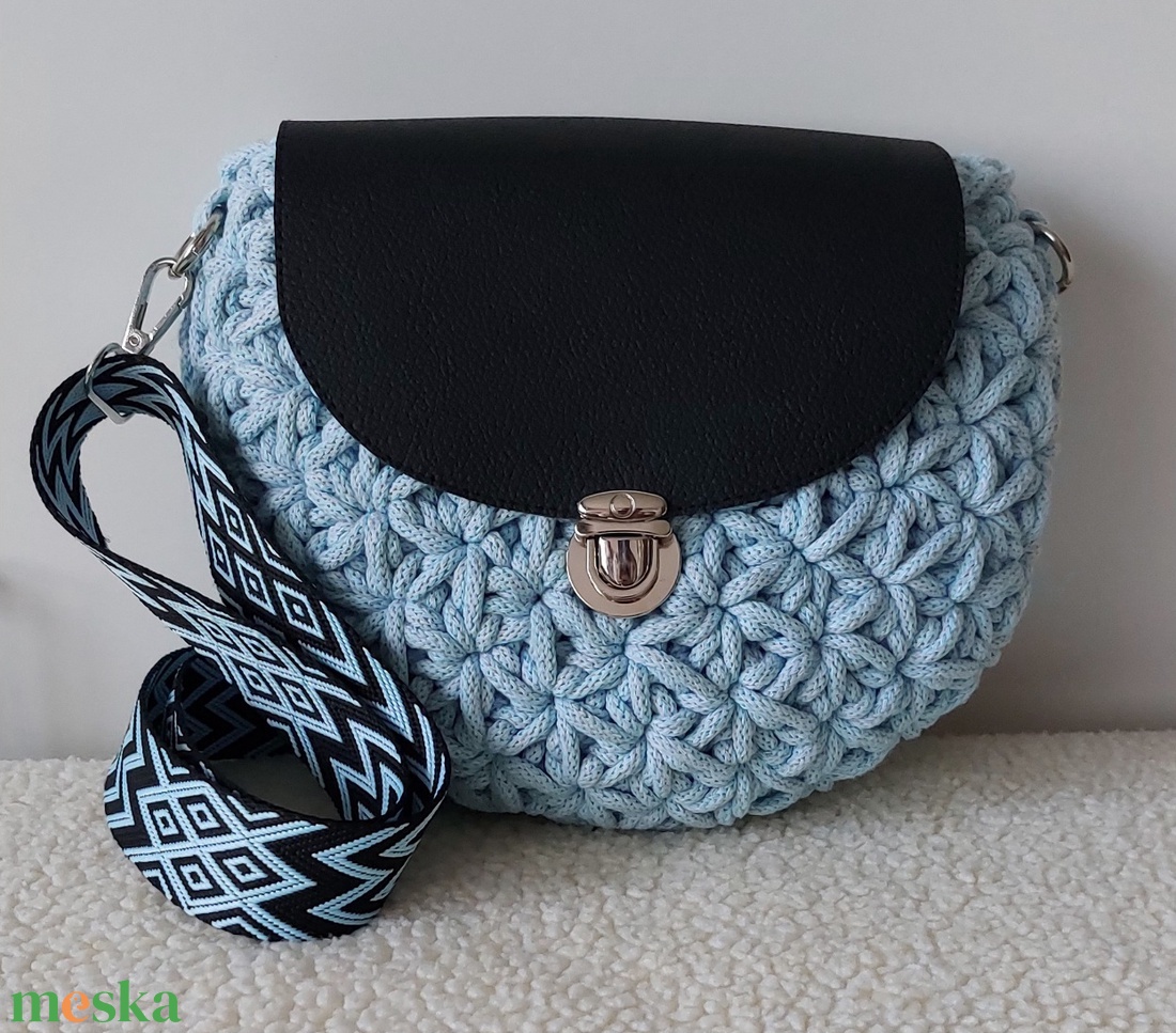 Horgolt táska  - táska & tok - kézitáska & válltáska - vállon átvethető táska - Meska.hu