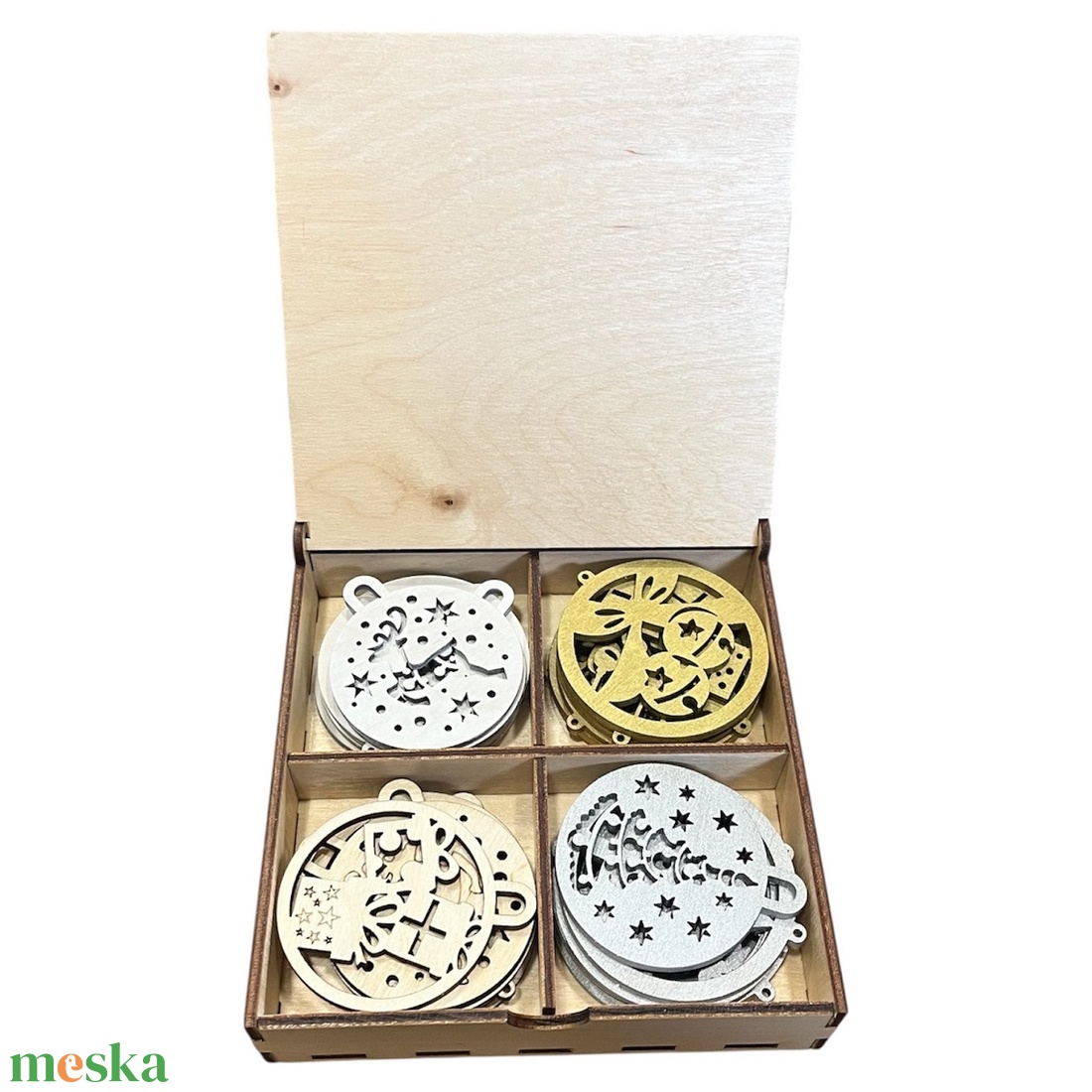 Karácsonyfadísz szett közepes díszdobozban  24 db fa dísz - karácsony - karácsonyi lakásdekoráció - karácsonyfadíszek - Meska.hu