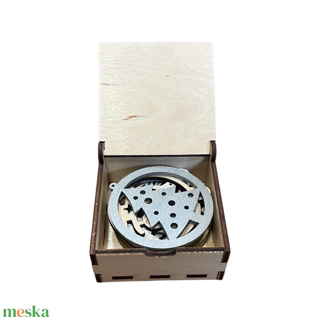 Mini karácsonyfadísz készlet díszdobozban  6 db fa dísz - karácsony - karácsonyi lakásdekoráció - karácsonyfadíszek - Meska.hu