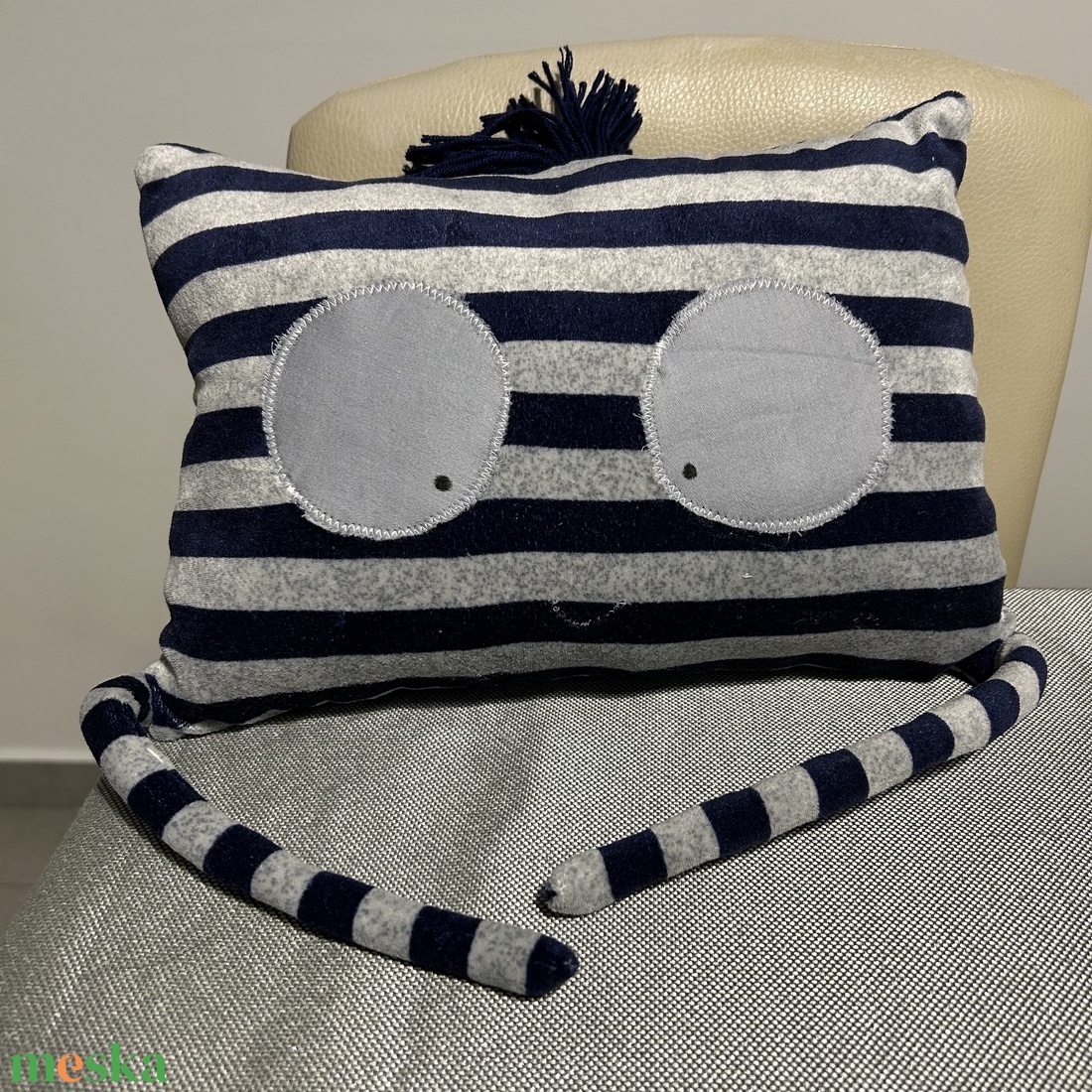 Csíkos nagy szemű párna - otthon & életmód - babaszoba, gyerekszoba - babaszoba, gyerekszoba - Meska.hu