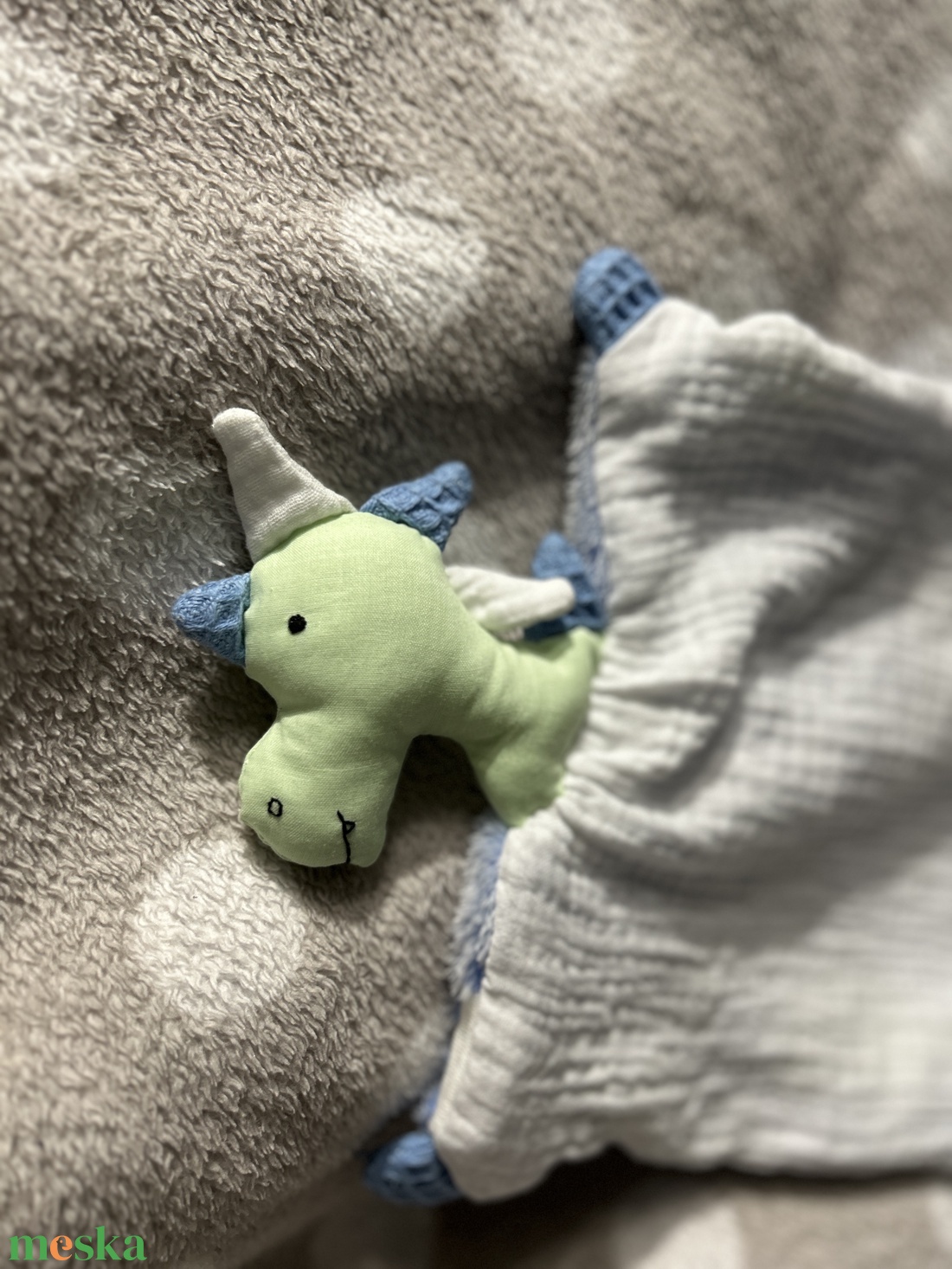 Világítós dinós szundikendő - baba - mama - baba játékok - szundikendő, alvóka - Meska.hu