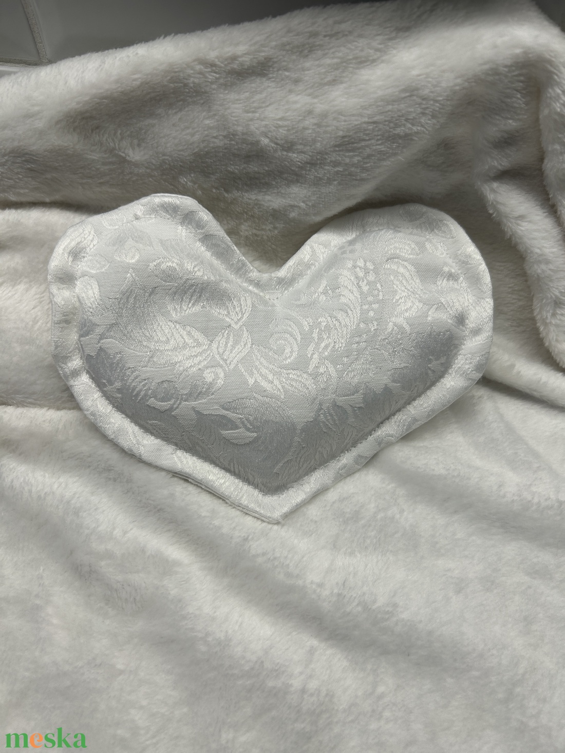 Szív alakú relax levendulás szempárna, mosható huzattal - szépségápolás - egészségmegőrzési kellékek - gyógynövénypárna - Meska.hu