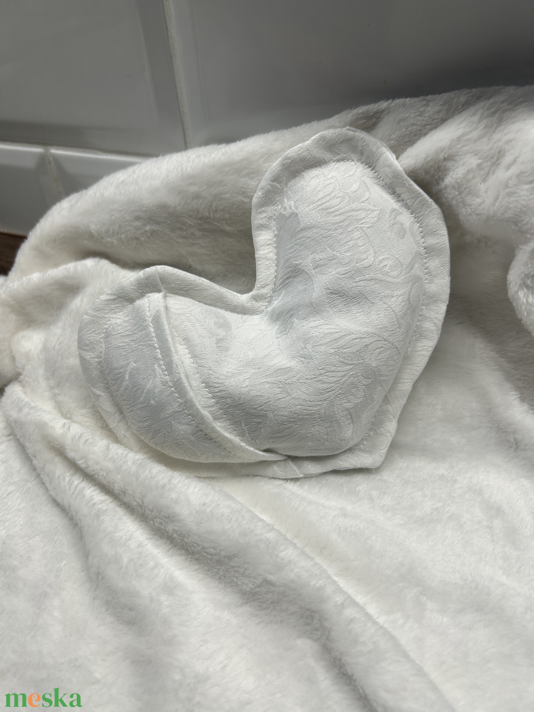 Szív alakú relax levendulás szempárna, mosható huzattal - szépségápolás - egészségmegőrzési kellékek - gyógynövénypárna - Meska.hu