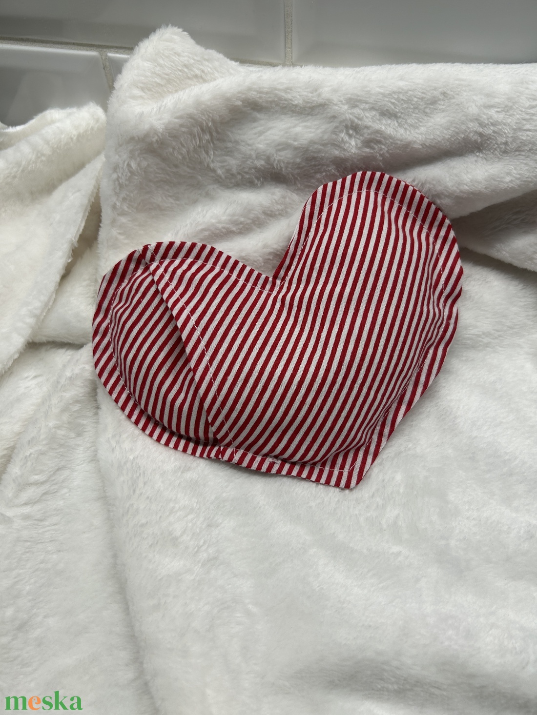 Szív alakú relax levendulás szempárna, mosható huzattal - szépségápolás - egészségmegőrzési kellékek - gyógynövénypárna - Meska.hu