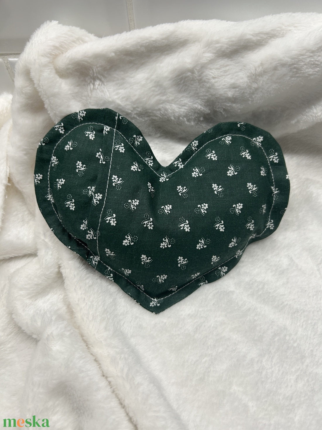 Szív alakú relax levendulás szempárna, mosható huzattal - szépségápolás - egészségmegőrzési kellékek - gyógynövénypárna - Meska.hu