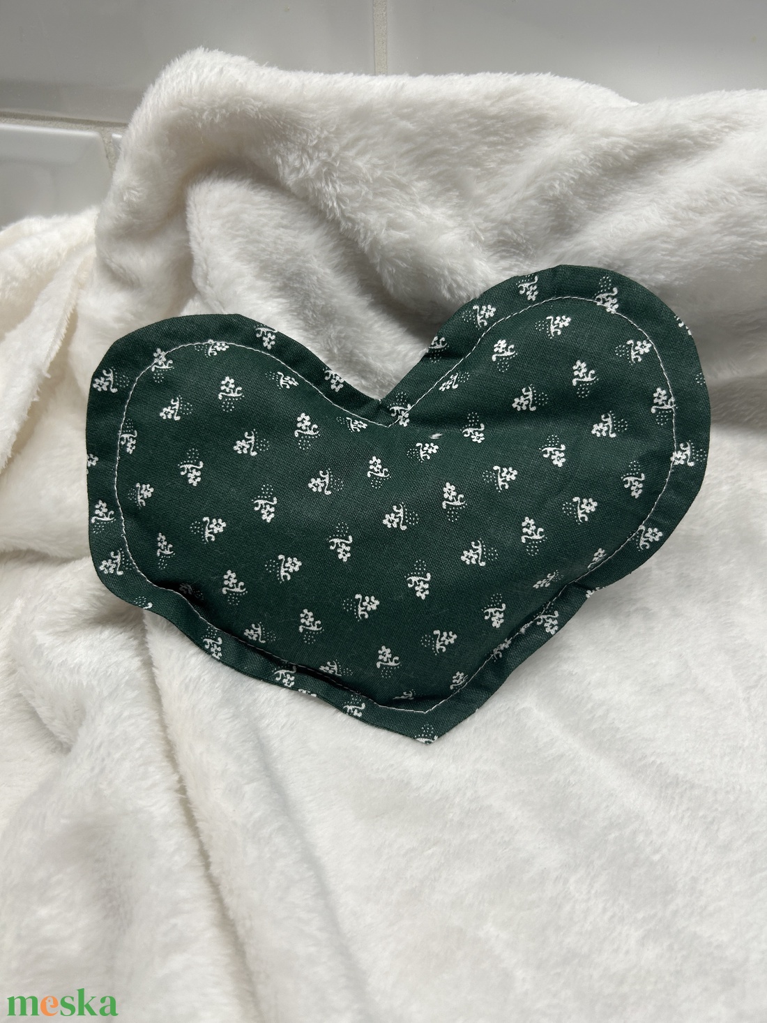 Szív alakú relax levendulás szempárna, mosható huzattal - szépségápolás - egészségmegőrzési kellékek - gyógynövénypárna - Meska.hu