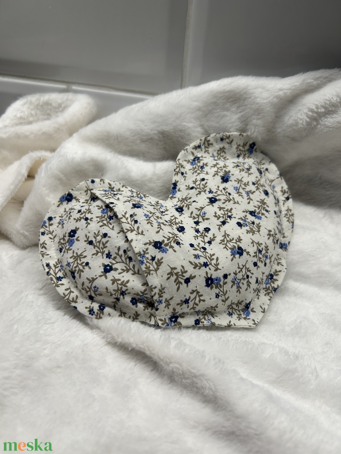 Szív alakú relax levendulás szempárna, mosható huzattal - szépségápolás - egészségmegőrzési kellékek - gyógynövénypárna - Meska.hu