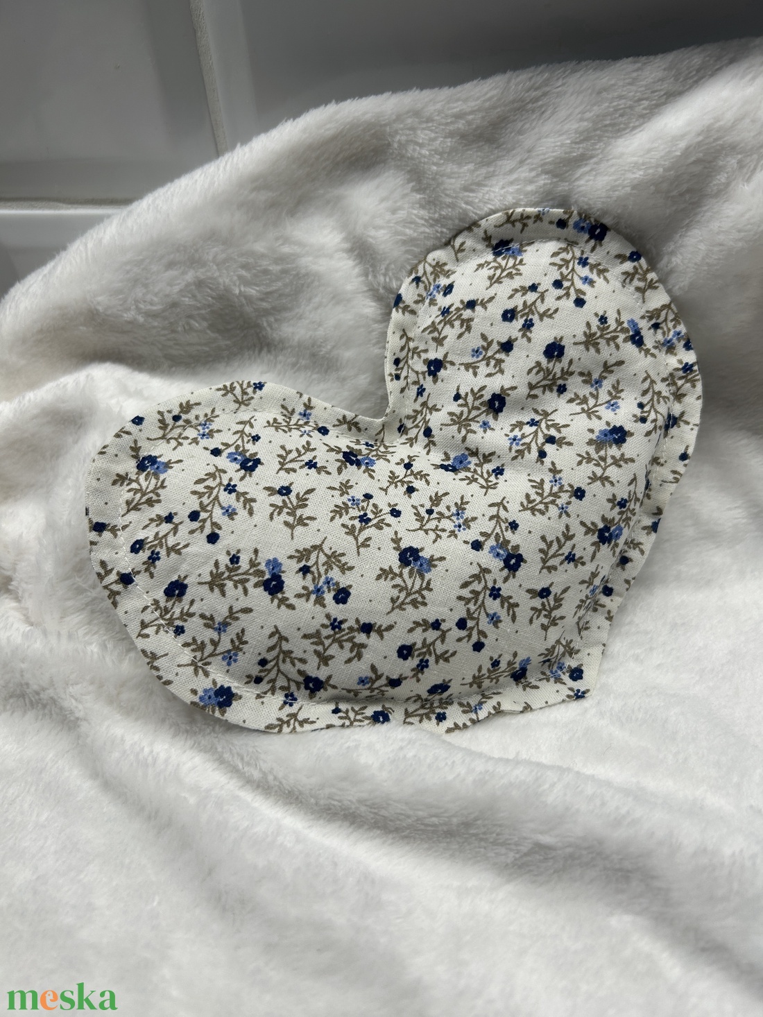 Szív alakú relax levendulás szempárna, mosható huzattal - szépségápolás - egészségmegőrzési kellékek - gyógynövénypárna - Meska.hu