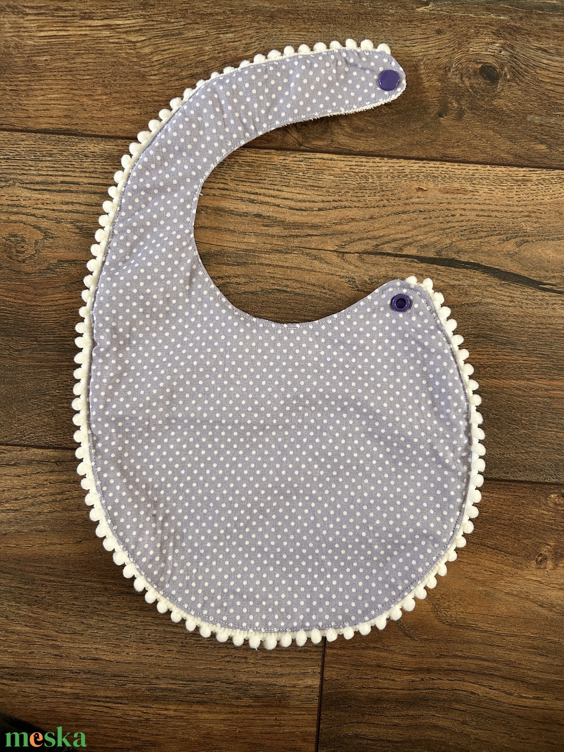 Vízhatlan levendula lila, pöttyös baba, kisgyermek előke - baba - mama - szoptatási, etetési kellékek - partedli, előke - Meska.hu