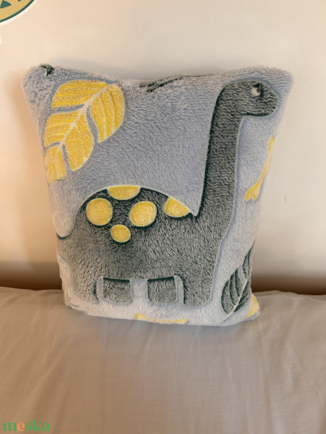 Sötétben világító dinós párna - baba - mama - babaszoba dekoráció - gyerek díszpárna - Meska.hu