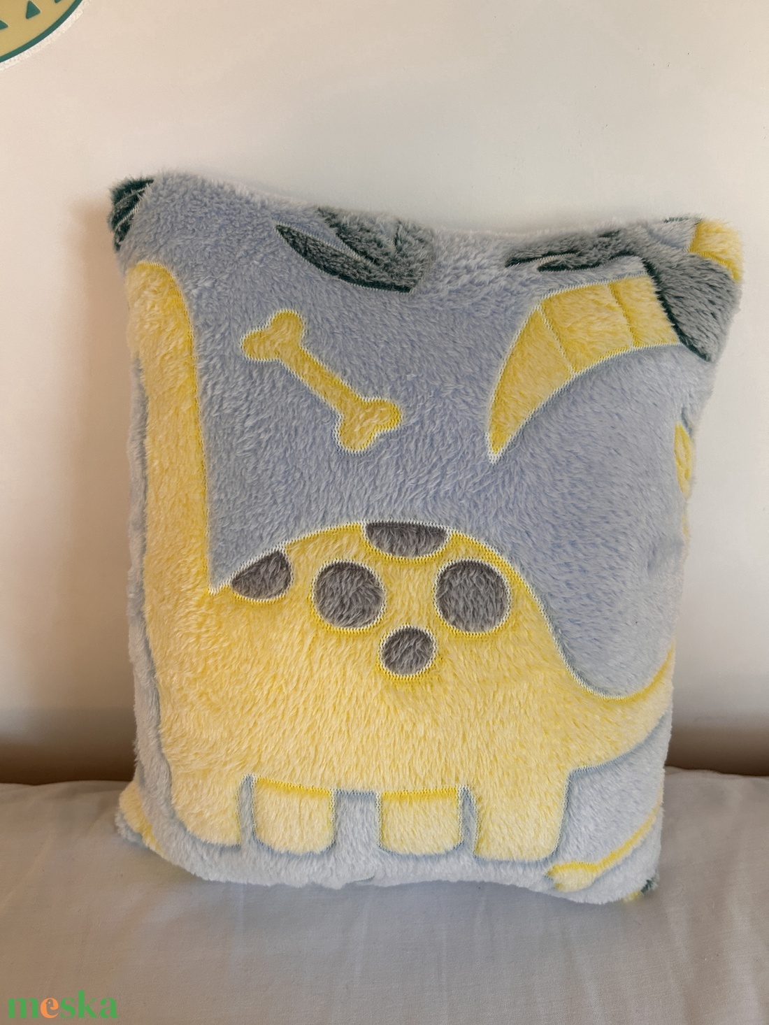 Sötétben világító dinós párna - baba - mama - babaszoba dekoráció - gyerek díszpárna - Meska.hu